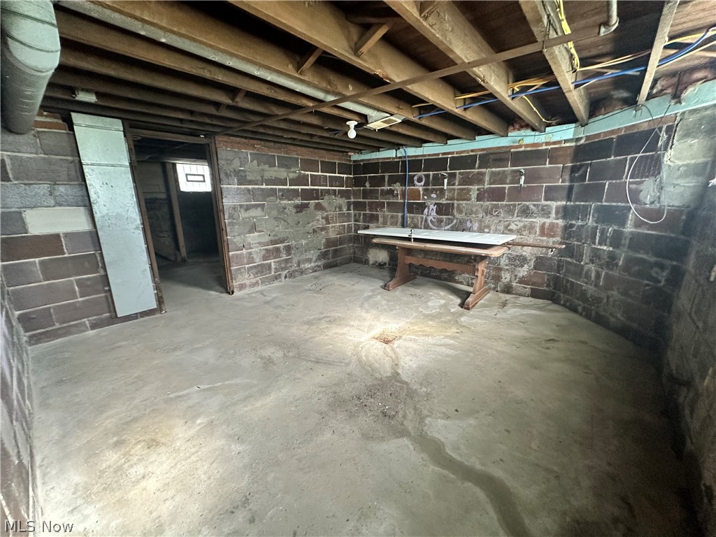 139 Scott Street NE Warren OH 44483
