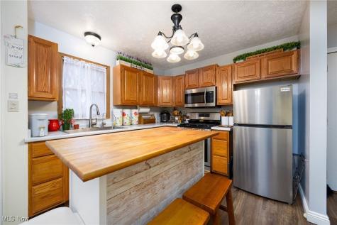 1080 Stratford Street Barberton OH 44203