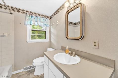 426 E Mohawk Drive Malvern OH 44644
