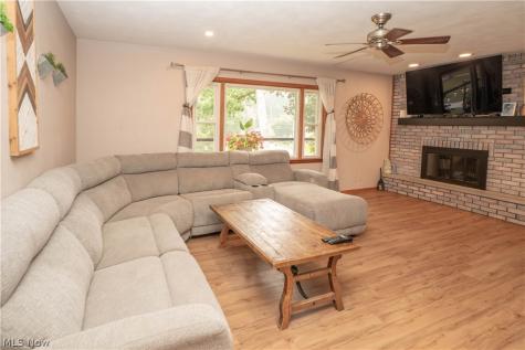 727 Sleepy Hollow Drive Uniontown OH 44685