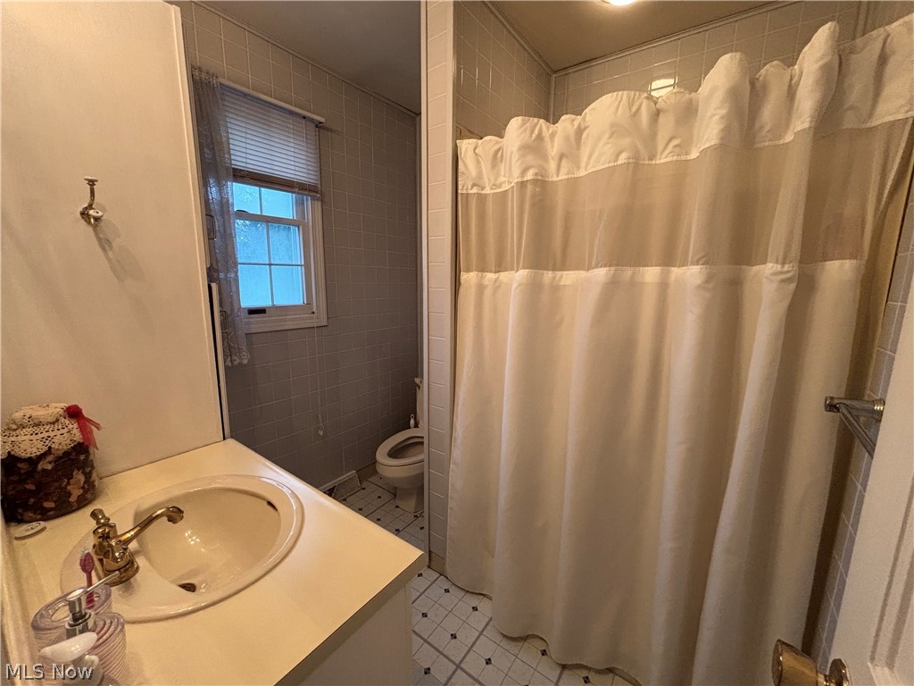 365 Genesee Avenue NE Warren OH 44483