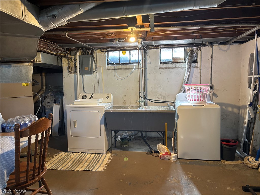 365 Genesee Avenue NE Warren OH 44483