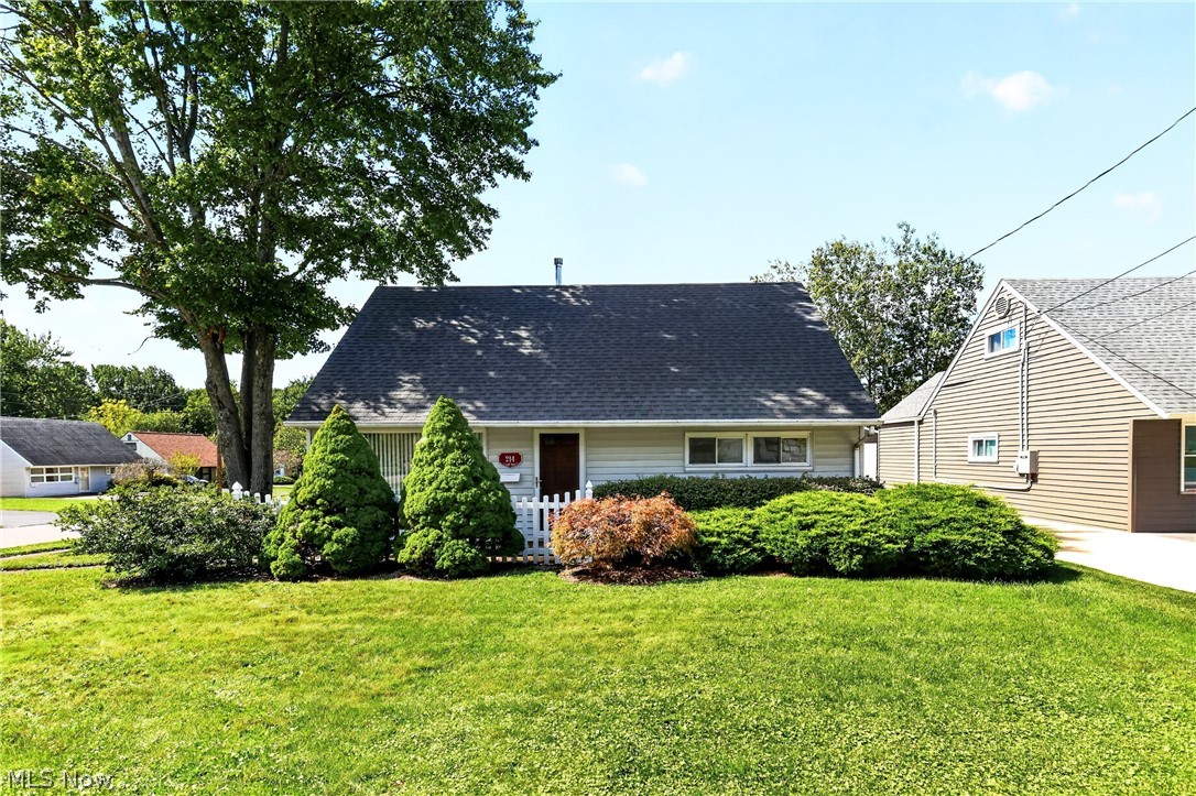 214 Oak Knoll Street Niles OH 44446