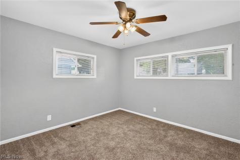 214 Oak Knoll Street Niles OH 44446