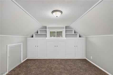 214 Oak Knoll Street Niles OH 44446