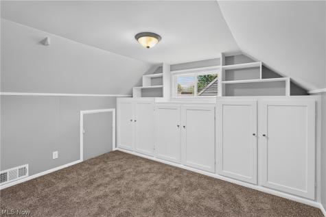 214 Oak Knoll Street Niles OH 44446