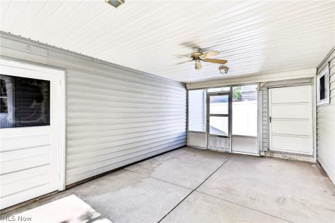 214 Oak Knoll Street Niles OH 44446