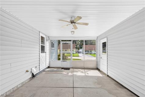 214 Oak Knoll Street Niles OH 44446