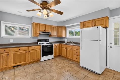 214 Oak Knoll Street Niles OH 44446