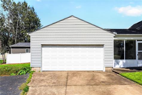 214 Oak Knoll Street Niles OH 44446