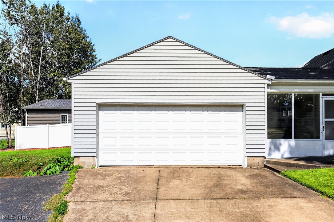 214 Oak Knoll Street Niles OH 44446