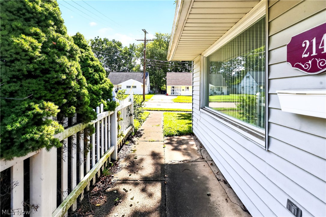 214 Oak Knoll Street Niles OH 44446