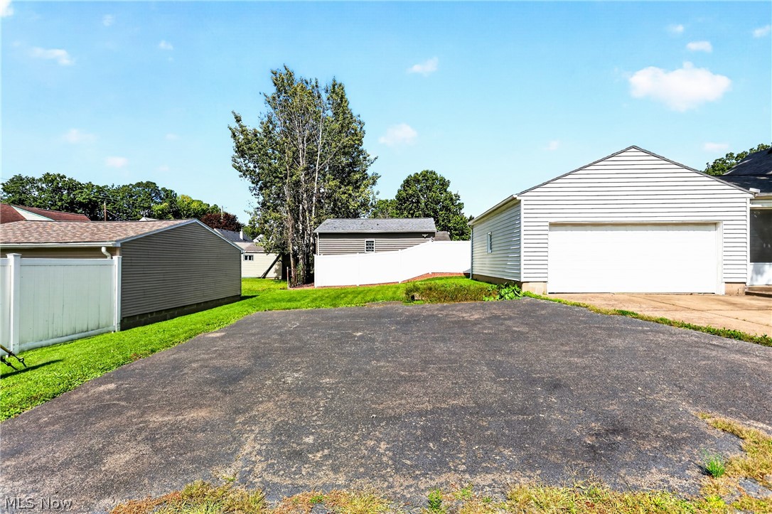 214 Oak Knoll Street Niles OH 44446