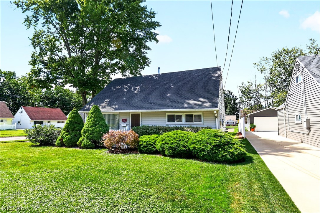 214 Oak Knoll Street Niles OH 44446