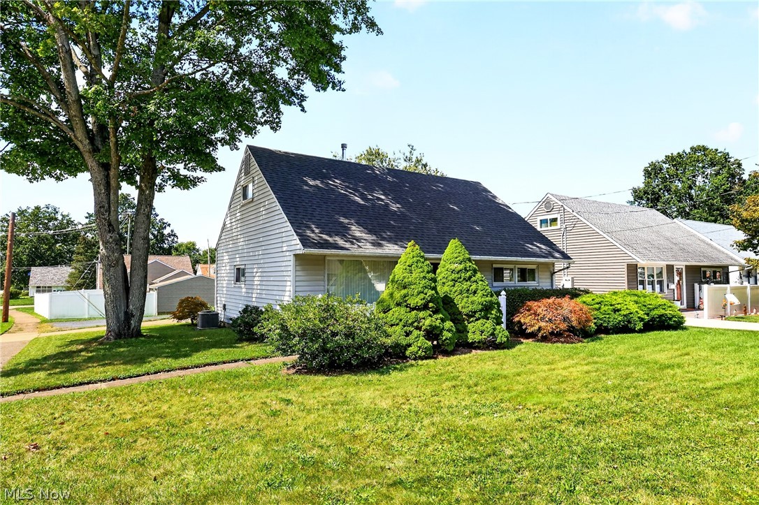 214 Oak Knoll Street Niles OH 44446
