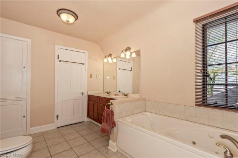 3306 Grenway Road Shaker Heights OH 44122