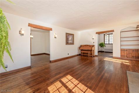 3306 Grenway Road Shaker Heights OH 44122