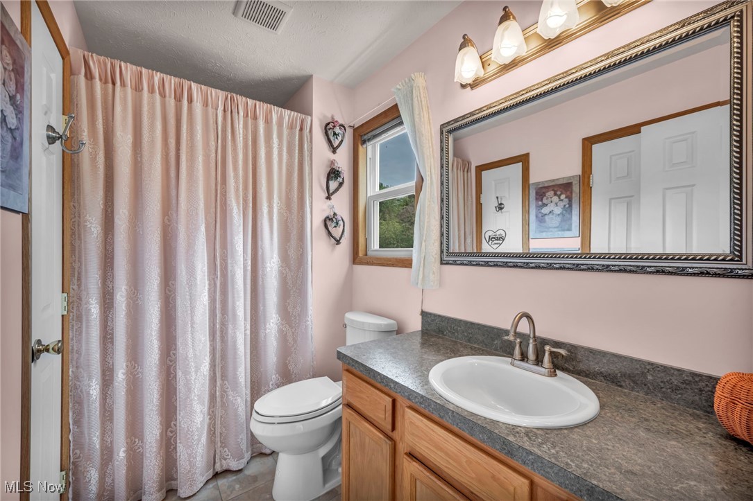 1073 Ashview Drive Madison OH 44057