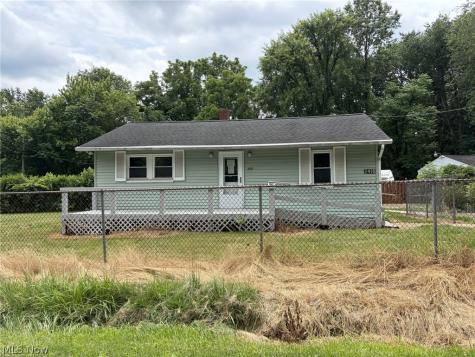 2418 Hillstock Avenue Akron OH 44312