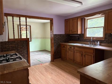 2418 Hillstock Avenue Akron OH 44312