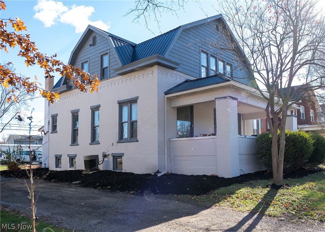 911 N Water Street Uhrichsville OH 44683