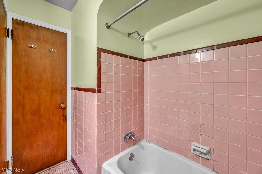 1227 Avondale Road South Euclid OH 44121