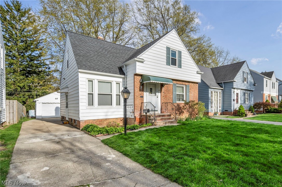1227 Avondale Road South Euclid OH 44121
