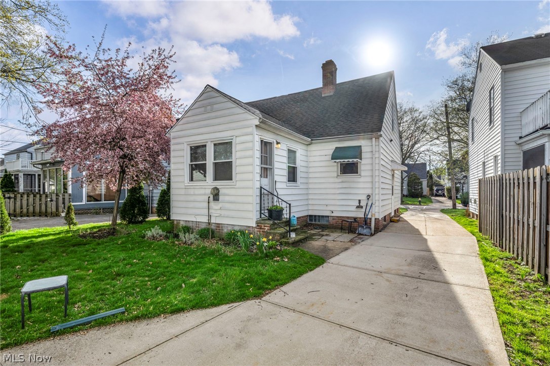 1227 Avondale Road South Euclid OH 44121