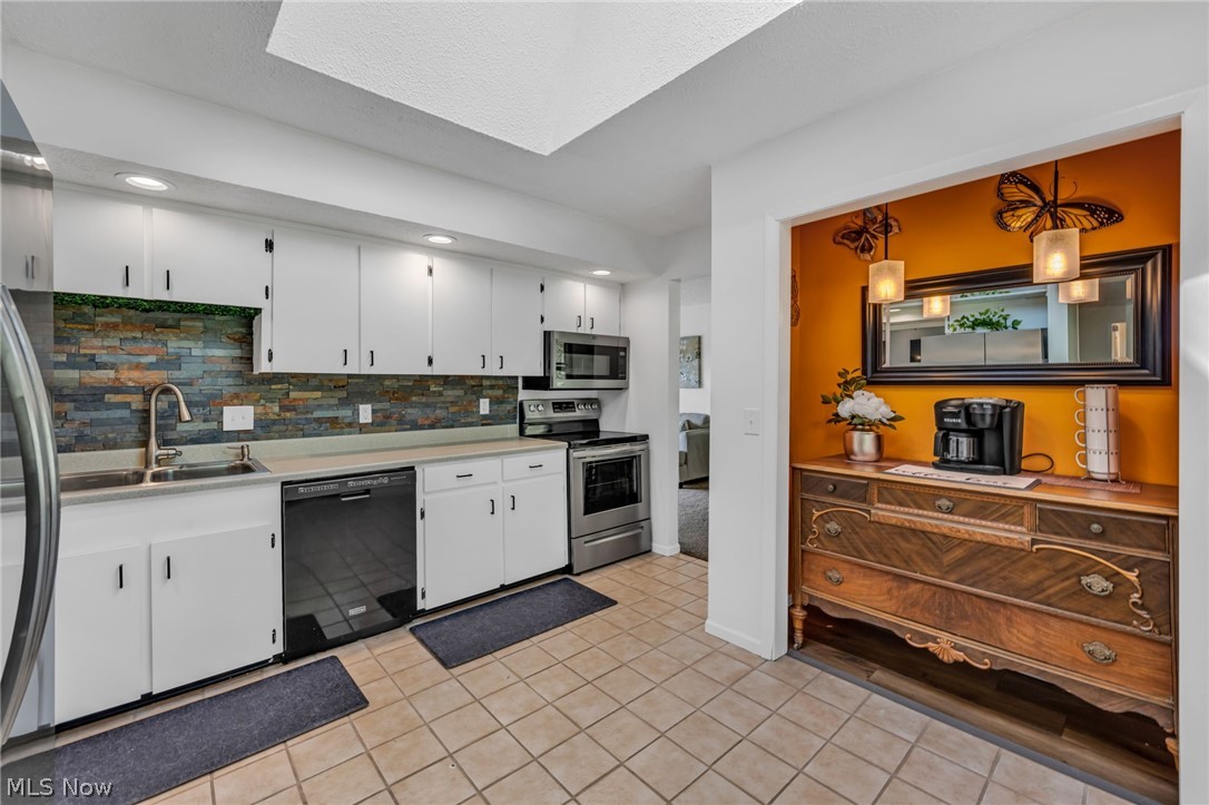 130 Graybark Lane Amherst OH 44001