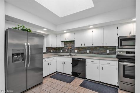 130 Graybark Lane Amherst OH 44001