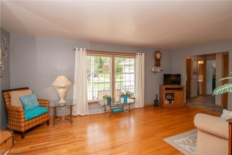 2139 Daniels Avenue Akron OH 44312
