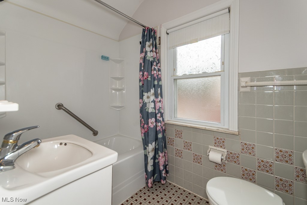 1656 Lyndhurst Road Lyndhurst OH 44124