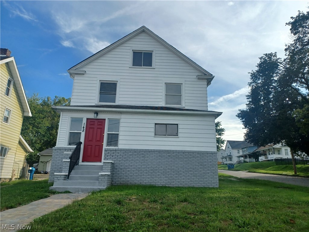 148 Elm Street Struthers OH 44471