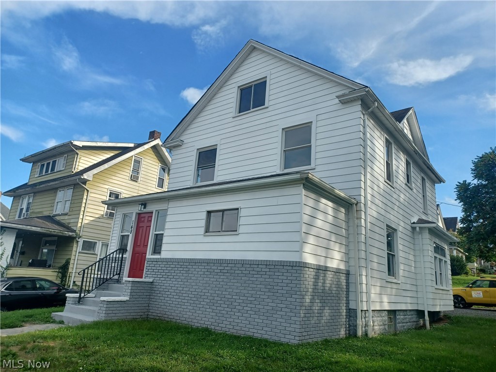 148 Elm Street Struthers OH 44471