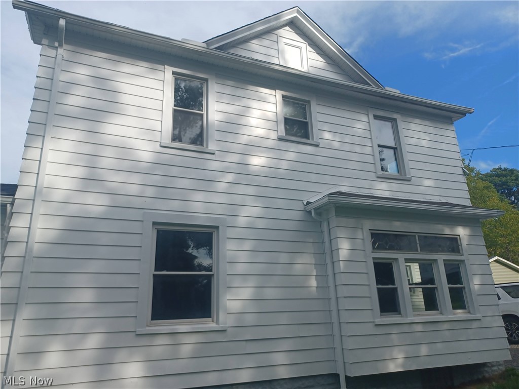 148 Elm Street Struthers OH 44471