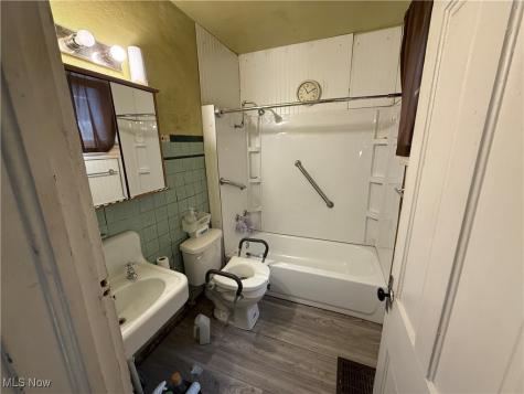 2289 E 93rd Street Cleveland OH 44106