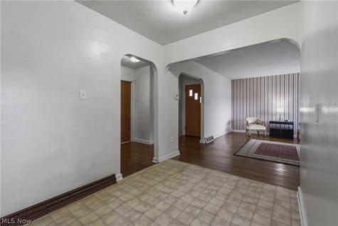 782 Saxon Avenue Akron OH 44314