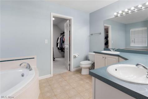 2024 Deer Meadow Boulevard Streetsboro OH 44241
