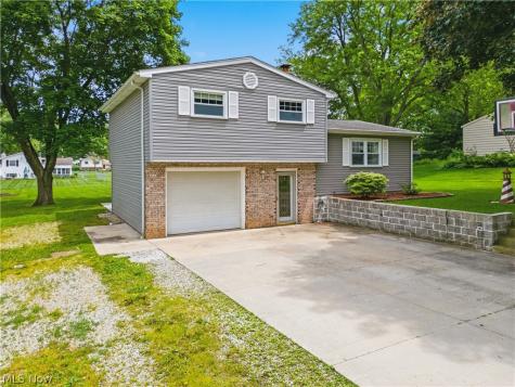 8572 Greenmeadow Avenue NW Canal Fulton OH 44614