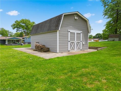 8572 Greenmeadow Avenue NW Canal Fulton OH 44614