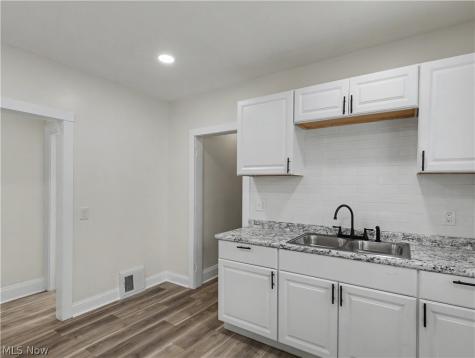 10316 Way Avenue Cleveland OH 44105