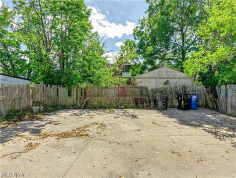 10316 Way Avenue Cleveland OH 44105
