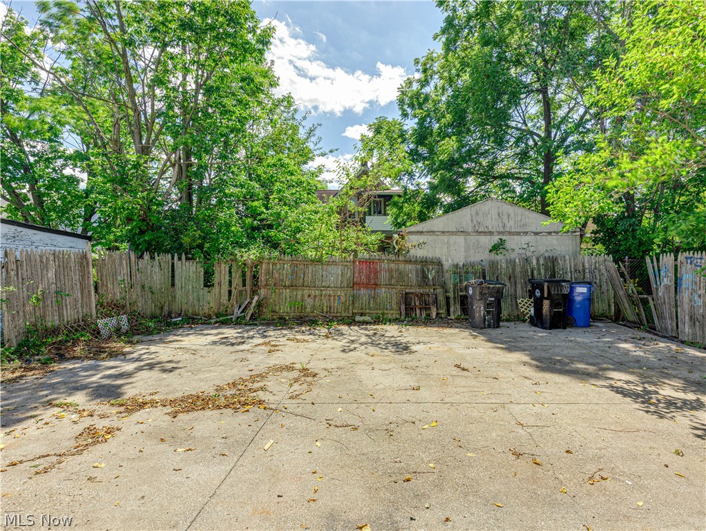 10316 Way Avenue Cleveland OH 44105