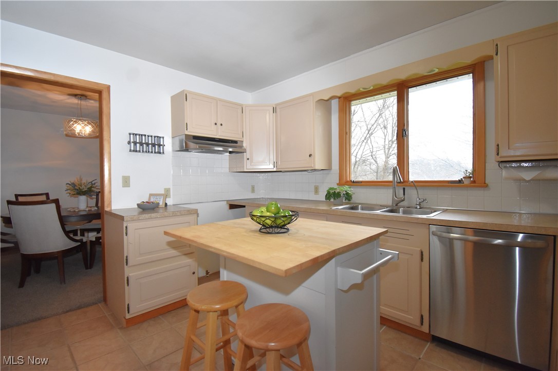 7085 Sunnydell Drive Brookfield OH 44403