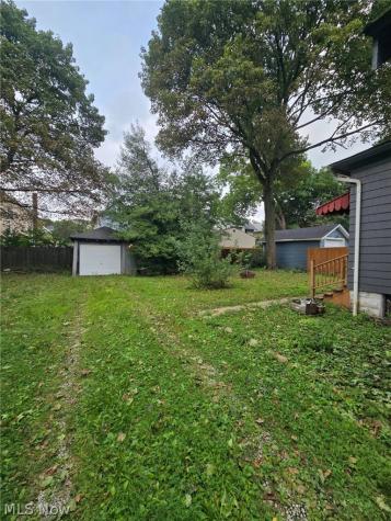 907 Delia Avenue Akron OH 44320