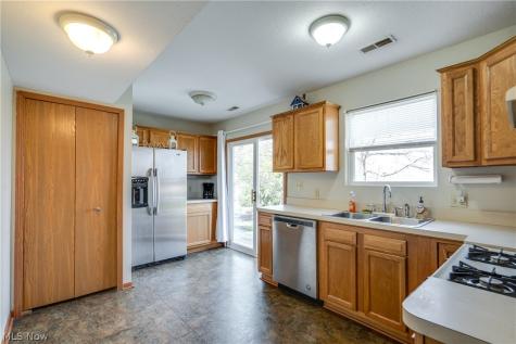 2325 Lakeside Drive Lakemore OH 44250