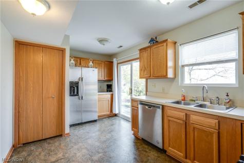 2325 Lakeside Drive Lakemore OH 44250