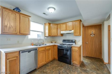 2325 Lakeside Drive Lakemore OH 44250