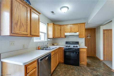 2325 Lakeside Drive Lakemore OH 44250