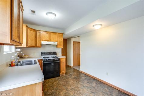 2325 Lakeside Drive Lakemore OH 44250